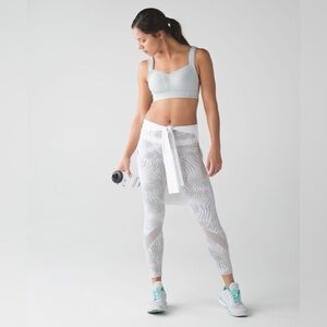 Lululemon Inspire Tight‎ II 6 Palm Camo White Nimbus Leggings